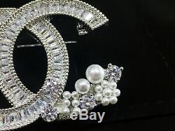 Brand Newcc Logo Large Crystals Brooch Pin Classic Style 18k White Gold Pearls