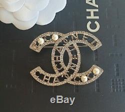 Brand new Chanel Classic CC Brooch Champagne Gold with Crystal and Pearl