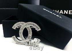 NEW CC Classic Chanel brooch fully Crystal with pearls flower 18k-white-gold pin